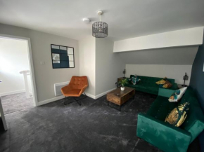 Stylish 2 bed apartment sea front location suite 3